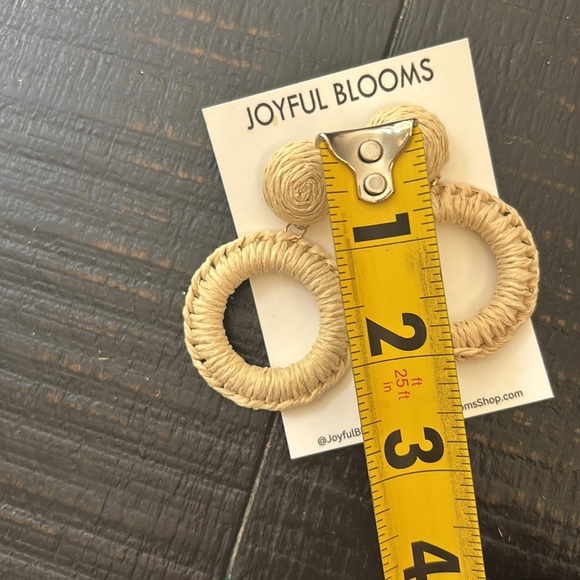 🎈4 LISTINGS FOR $20!! Natural Raffia Woven Hoop Round Drop Earrings Off White - Picture 3 of 4